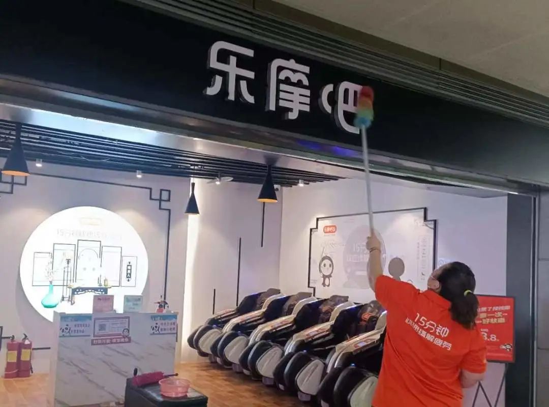 高标准、严要求！守护机场公众卫生环境，乐摩吧在行动！