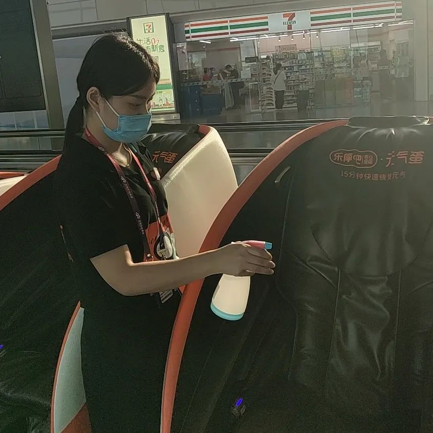 高标准、严要求！守护机场公众卫生环境，乐摩吧在行动！